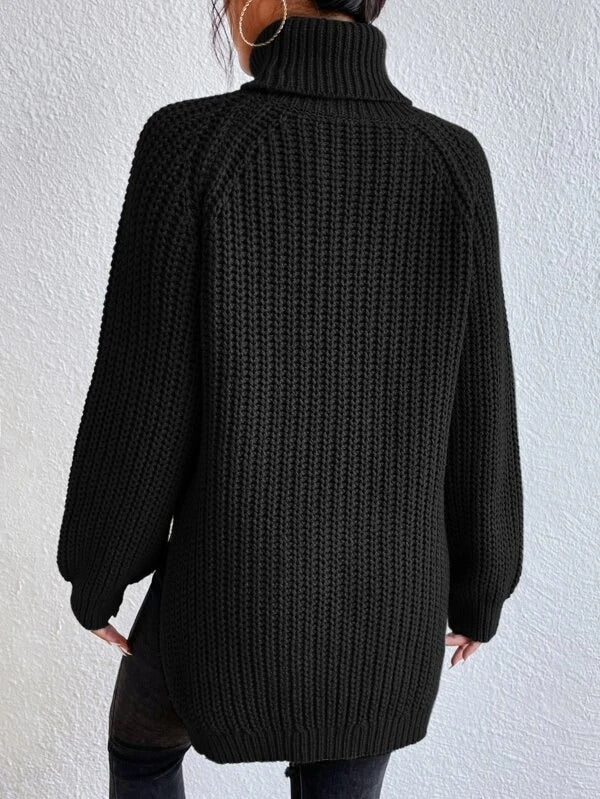 Schwarzer Langarmpullover mit Rollkragen und gerippten Ärmeln