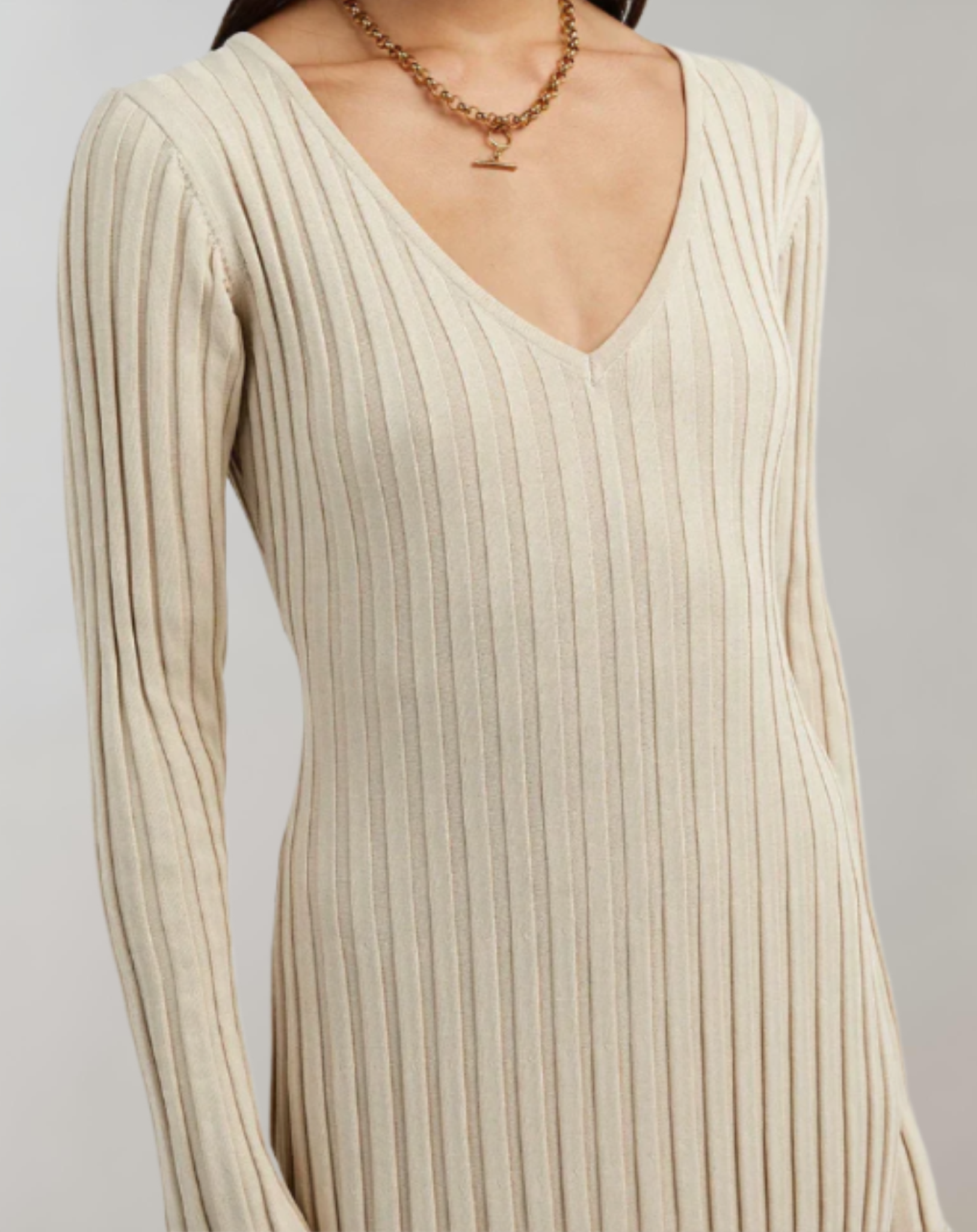 Unifarbenes Maxikleid aus Strick mit langen Ärmeln und V-Ausschnitt