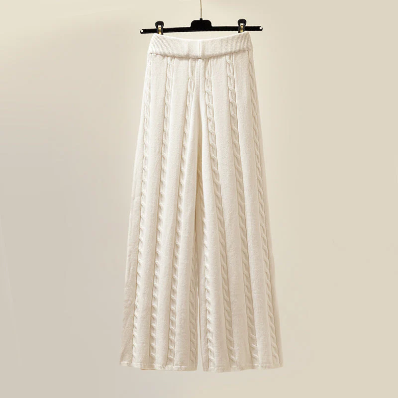 BEQUEMES, GEMÜTLICHES STRICKSET