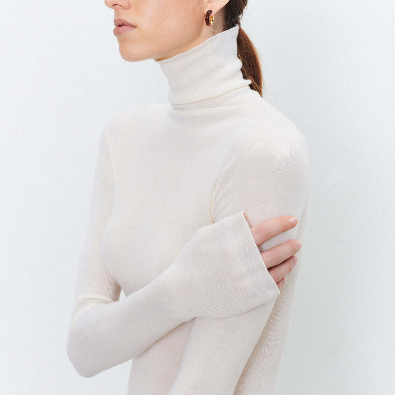 Elena - Farbiges Stricktop mit hohem Ausschnitt