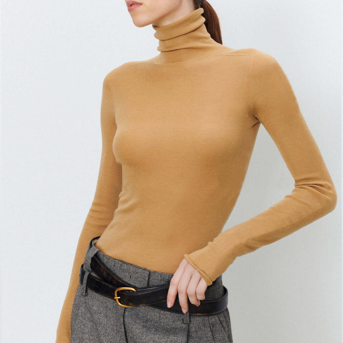 Elena - Farbiges Stricktop mit hohem Ausschnitt