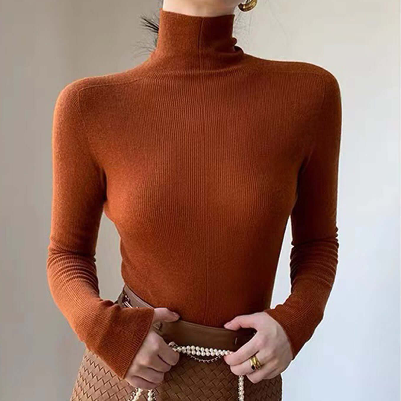 Elena - Farbiges Stricktop mit hohem Ausschnitt