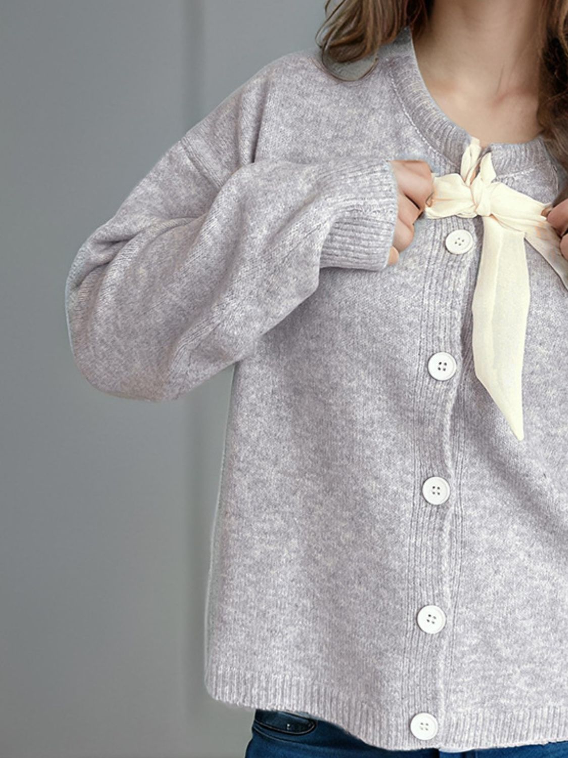 Alisa - Gestrickte Bluse mit langen Ärmeln und Strickjacke