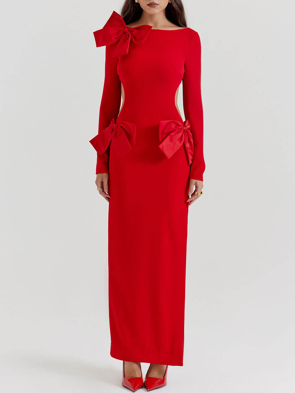 MAXIKLEID MIT ROTER SCHLEIFE