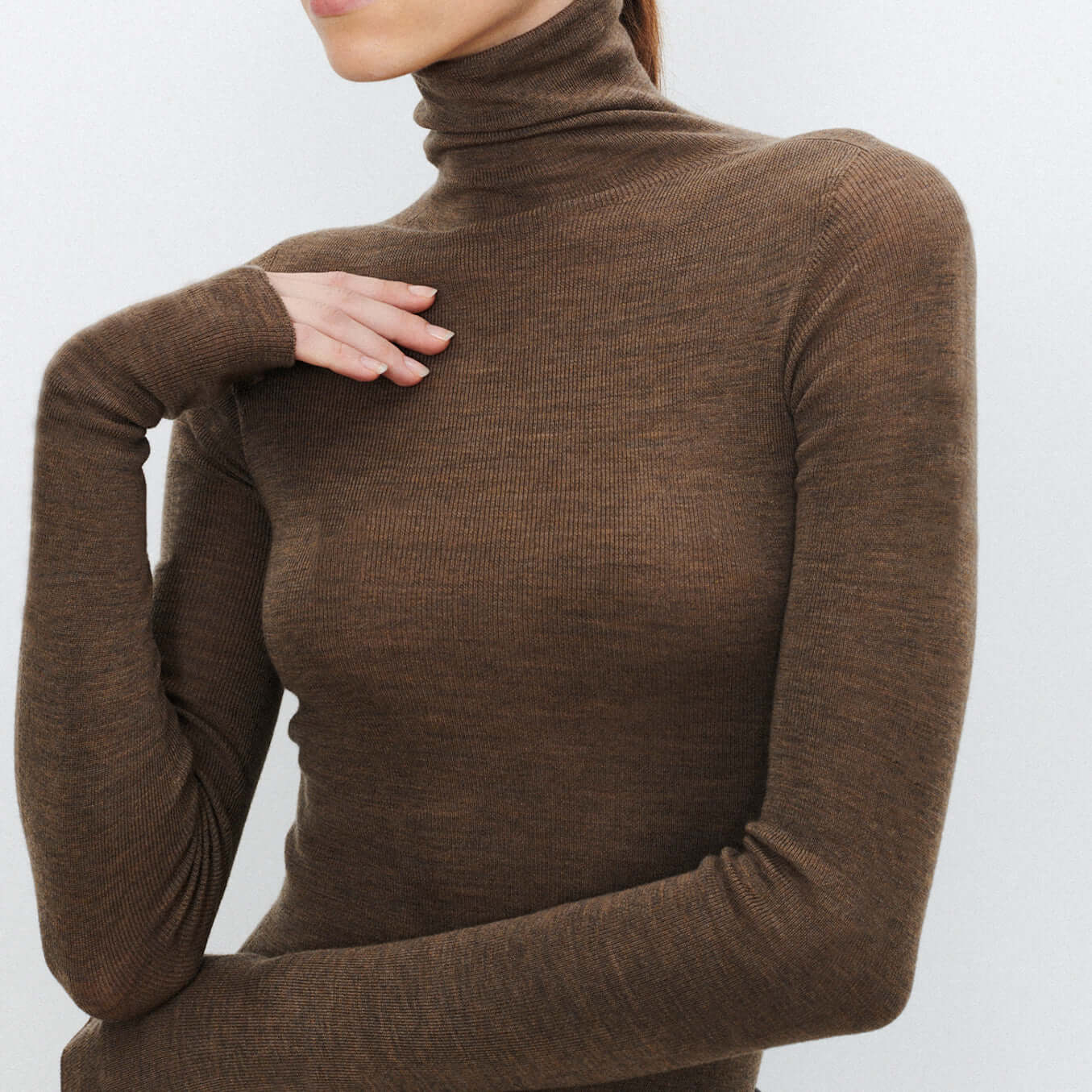 Elena - Farbiges Stricktop mit hohem Ausschnitt