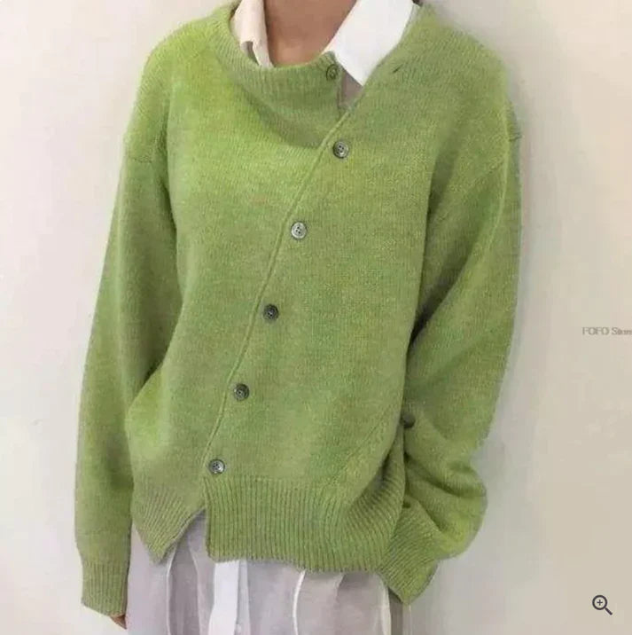 Kuschelige strickjacke mit knöpfen für den frühling