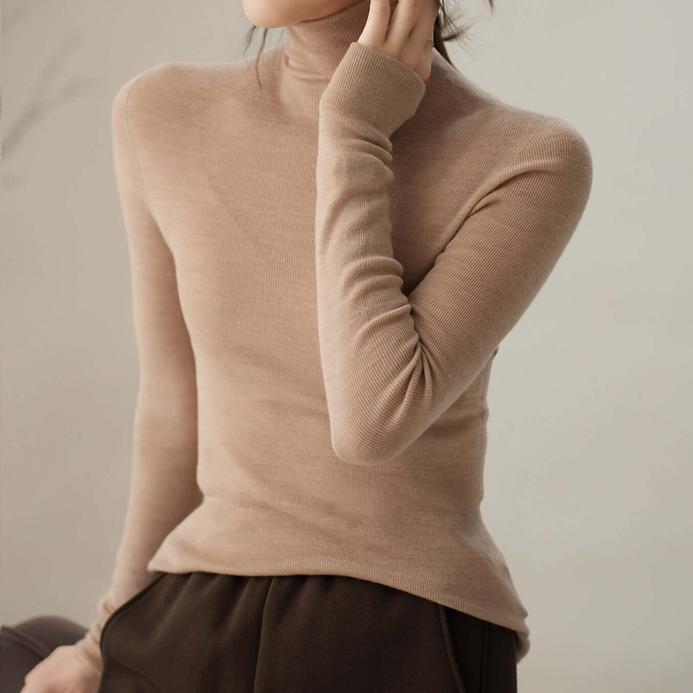 Elena - Farbiges Stricktop mit hohem Ausschnitt
