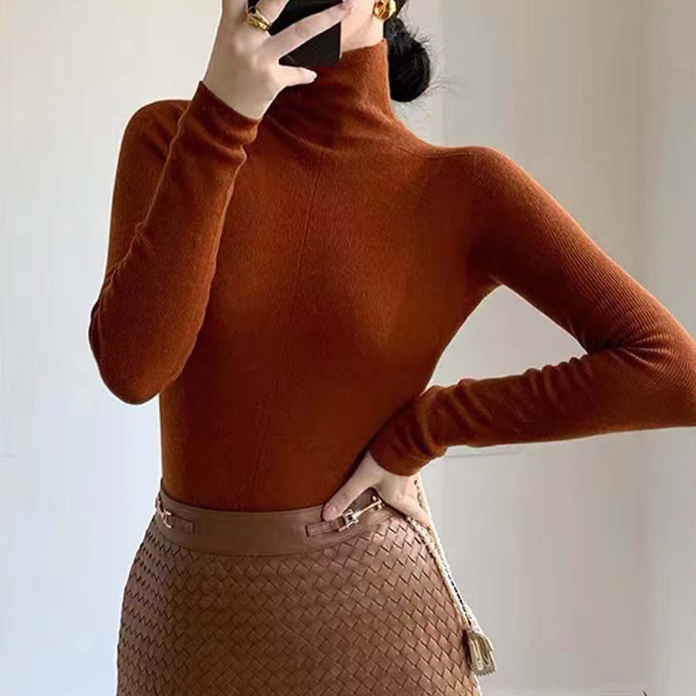 Elena - Farbiges Stricktop mit hohem Ausschnitt