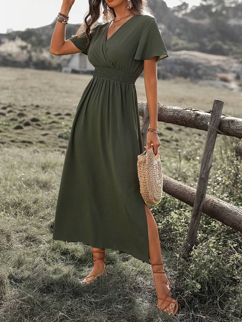 Lucy - Elegantes kurzärmeliges Kleid mit Chorkragen