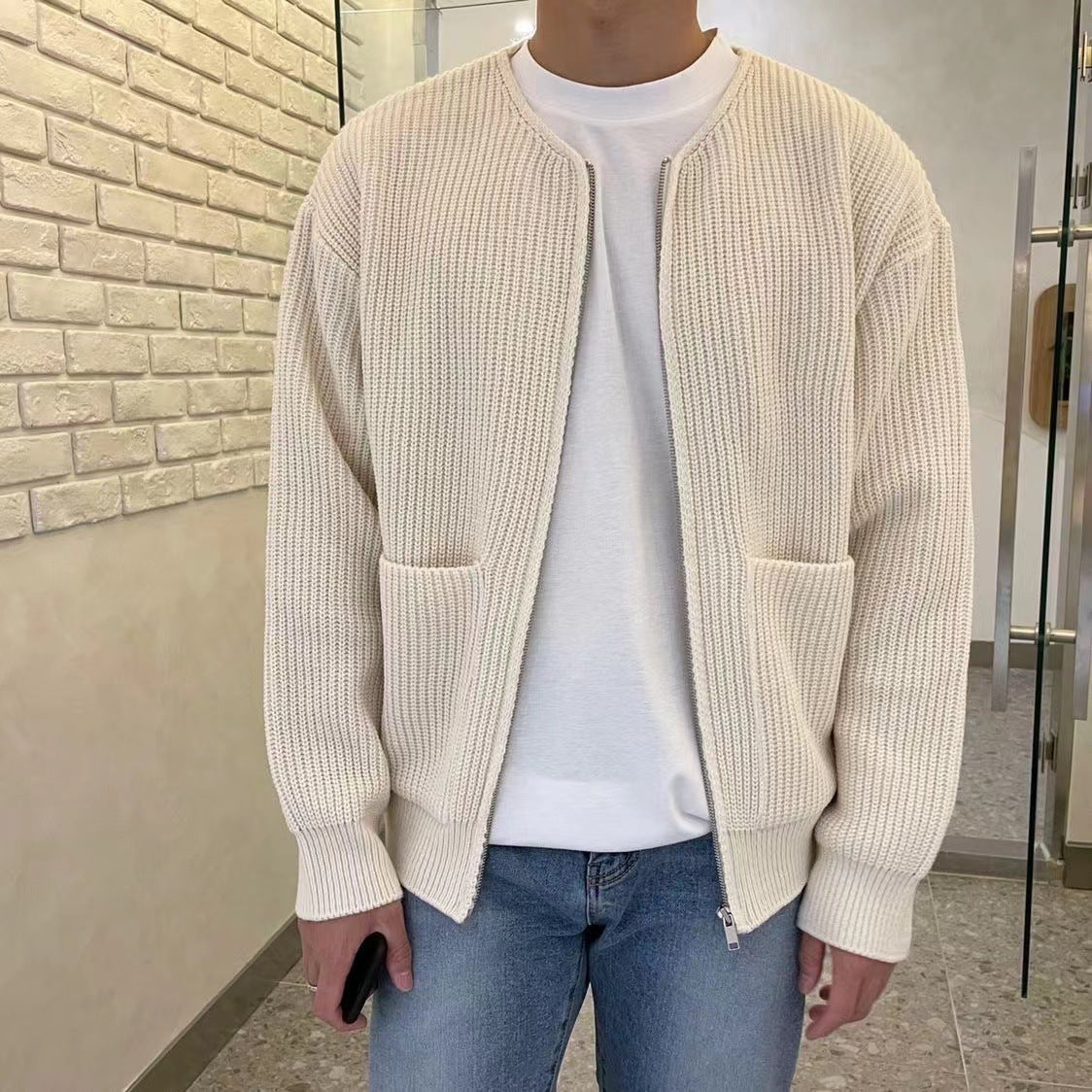 Trendige Strickjacke
