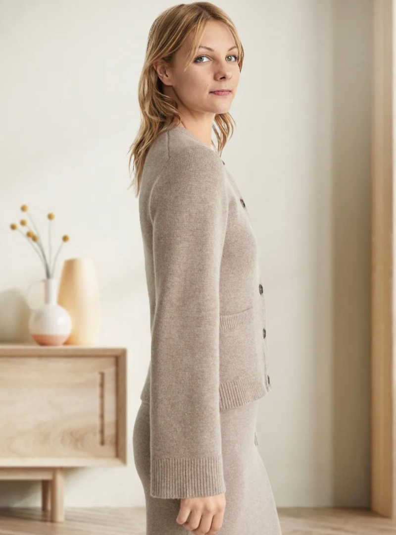 Paris - Elegante Strickjacke mit Knopfverschluss für Frauen