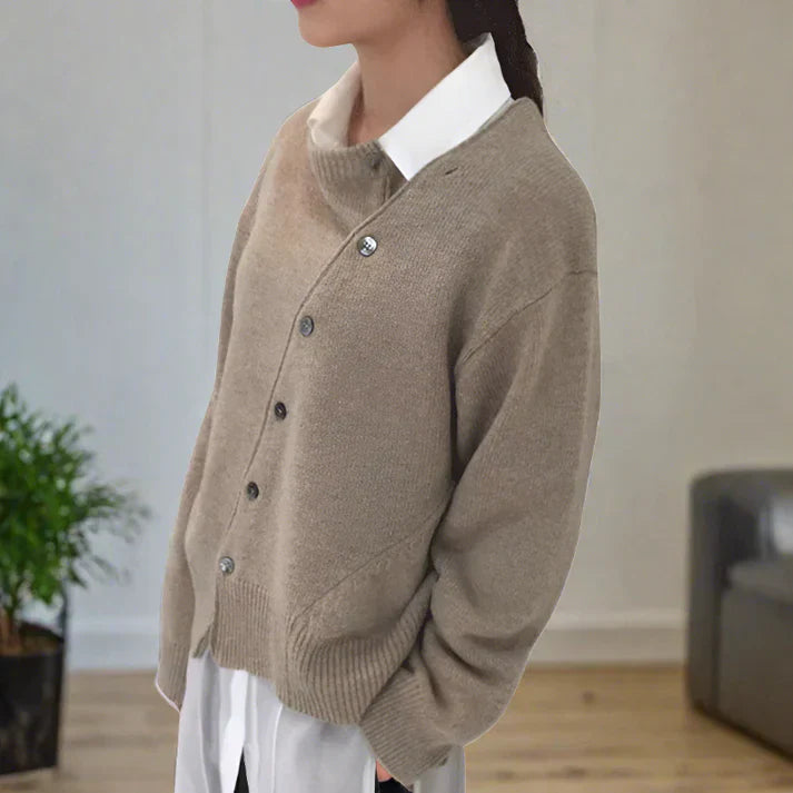 Weiche Strickjacke mit Diagonaler Knopfleiste