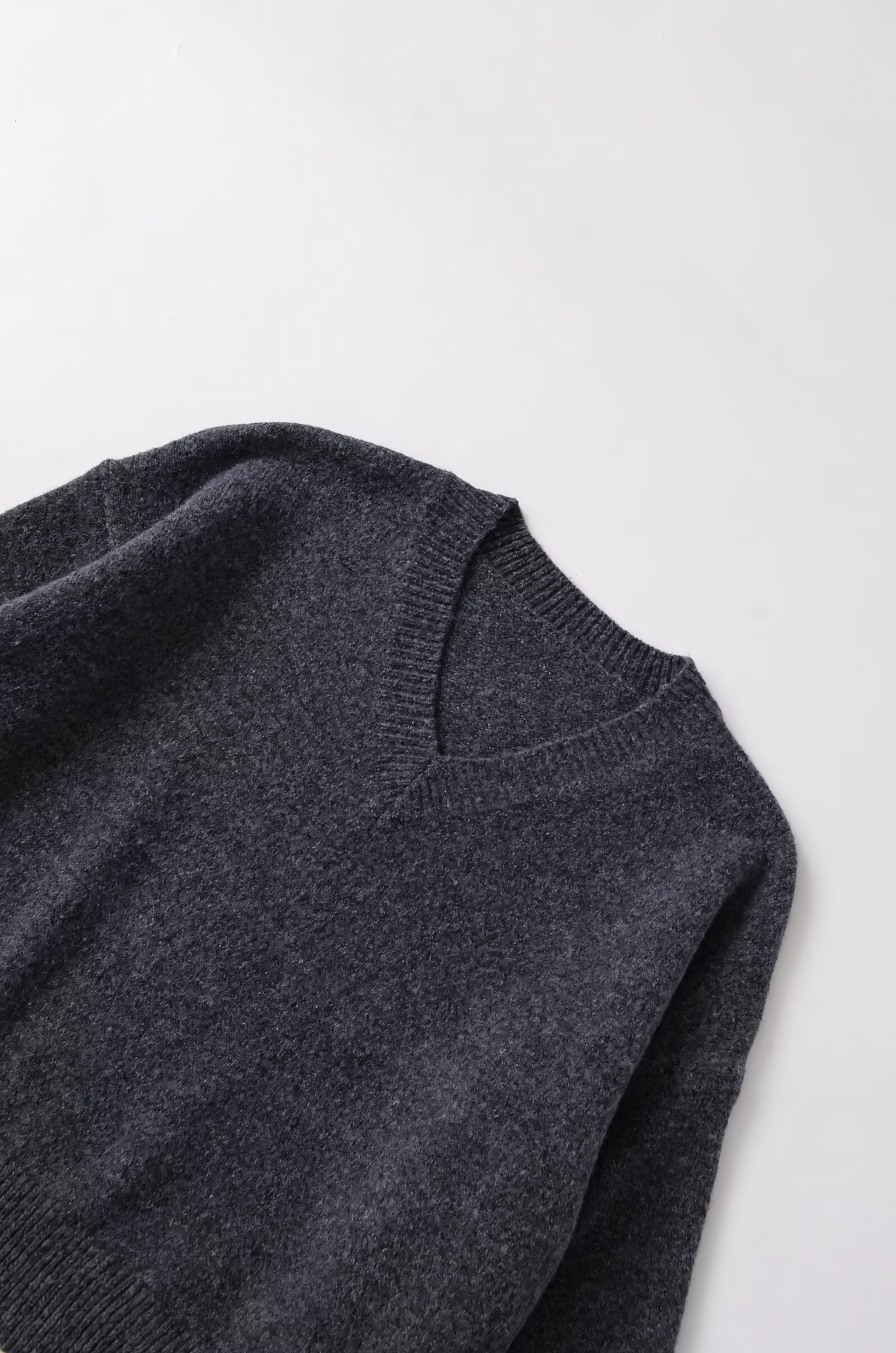 Damen Pullover mit Ausschnitt in V-Form und dezenter Wickelausführung