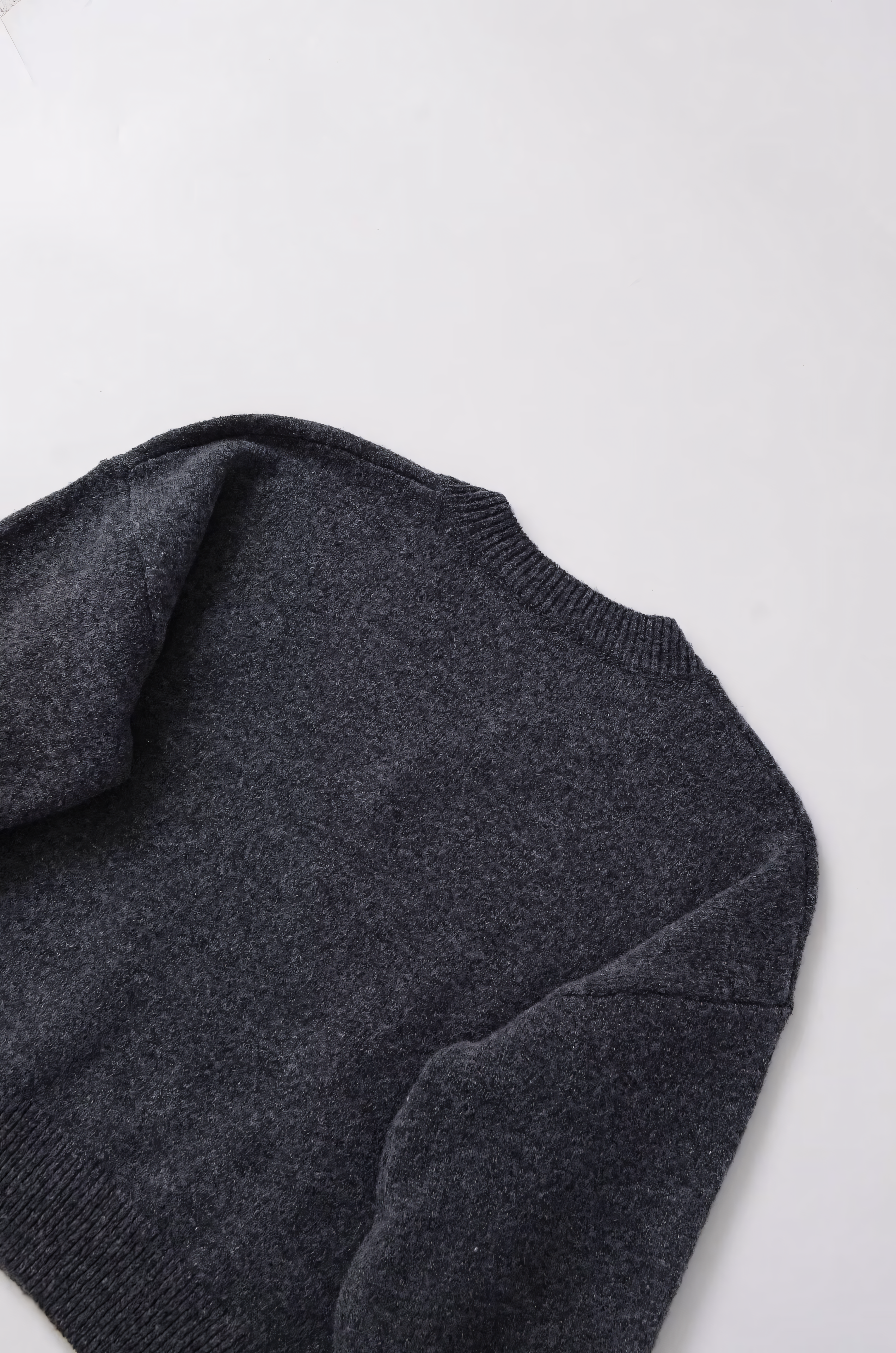 Damen Pullover mit Ausschnitt in V-Form und dezenter Wickelausführung