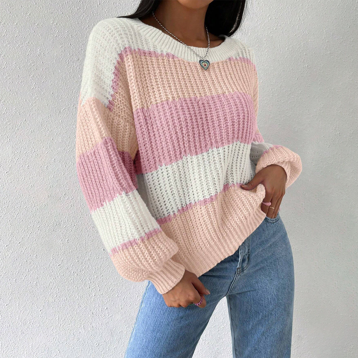 Damenstrickpullover mit breiten Blockstreifen und locker fallender Form