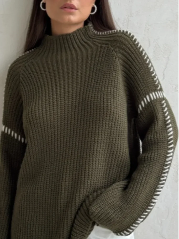 Rūta - Übergroßer Pullover für Frauen mit hohem Kragen