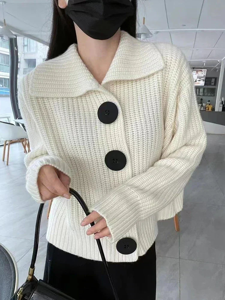 Elegante Strickjacke mit Knopfverschluss