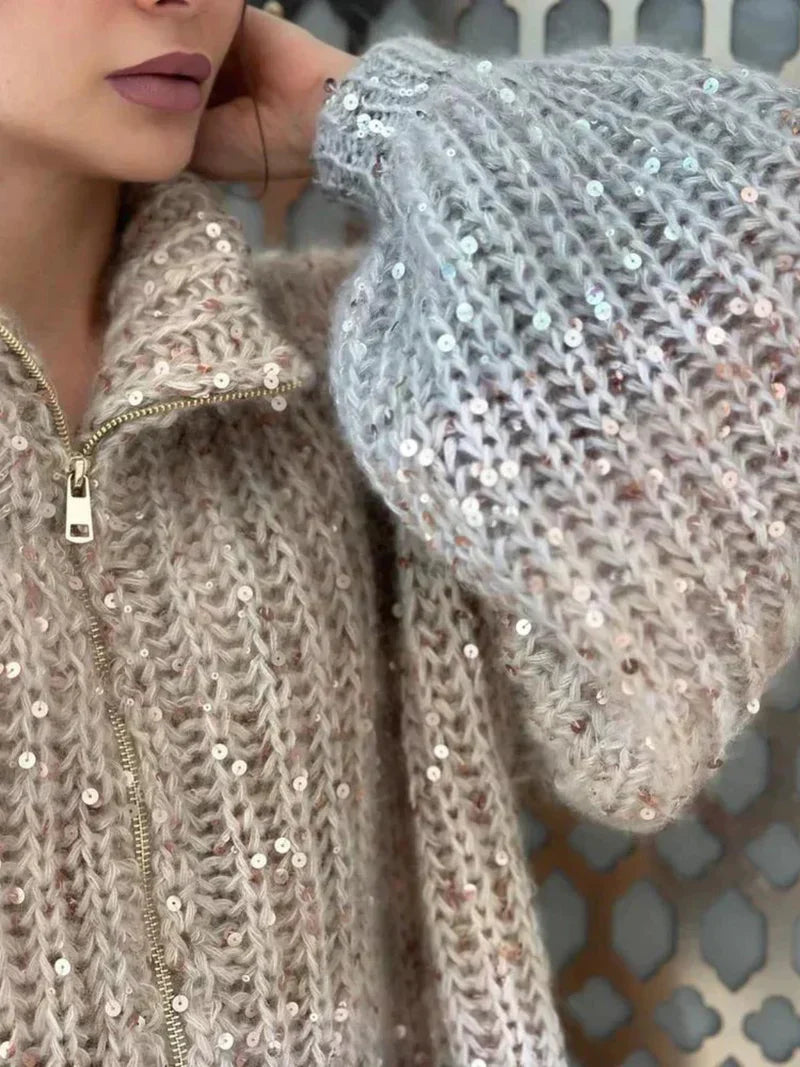 Glitzernde Seidenstrickjacke