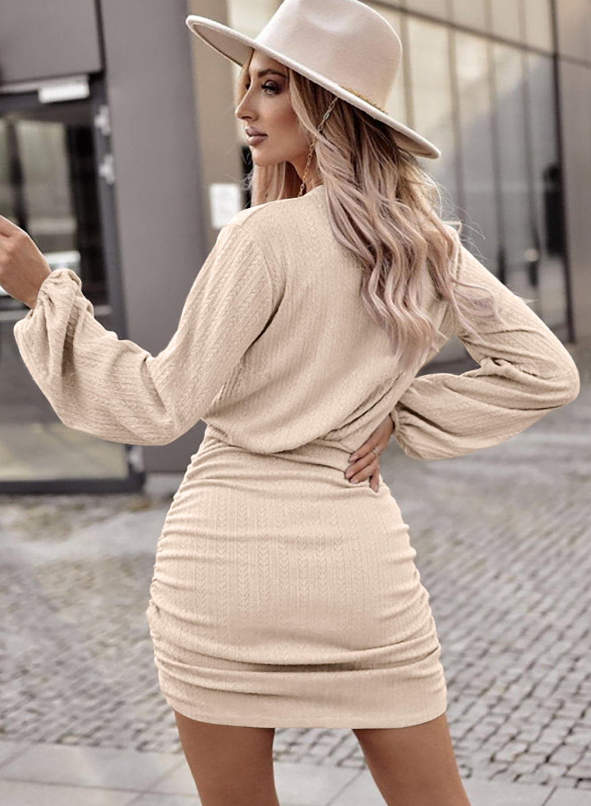 Schickes Geripptes Bodycon-Strickkleid Für Frauen